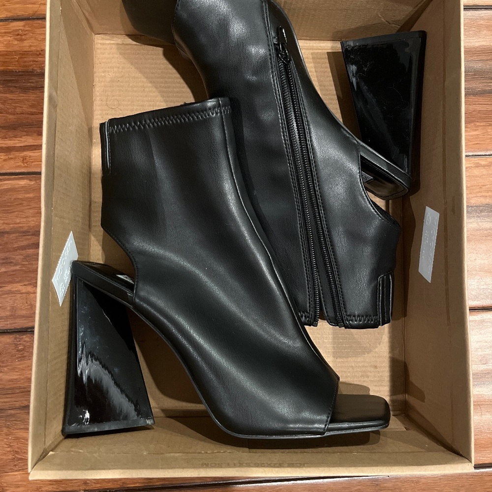 Steve Madden Transfer Black Peep Toe Heel